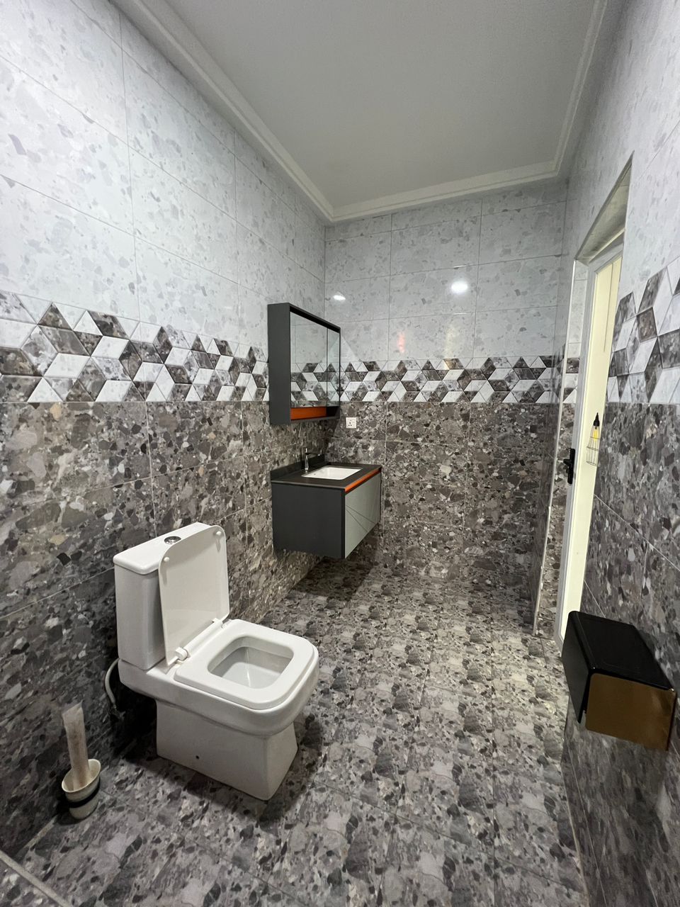 3 BEDROOM APARTMENT FOR RENT-image