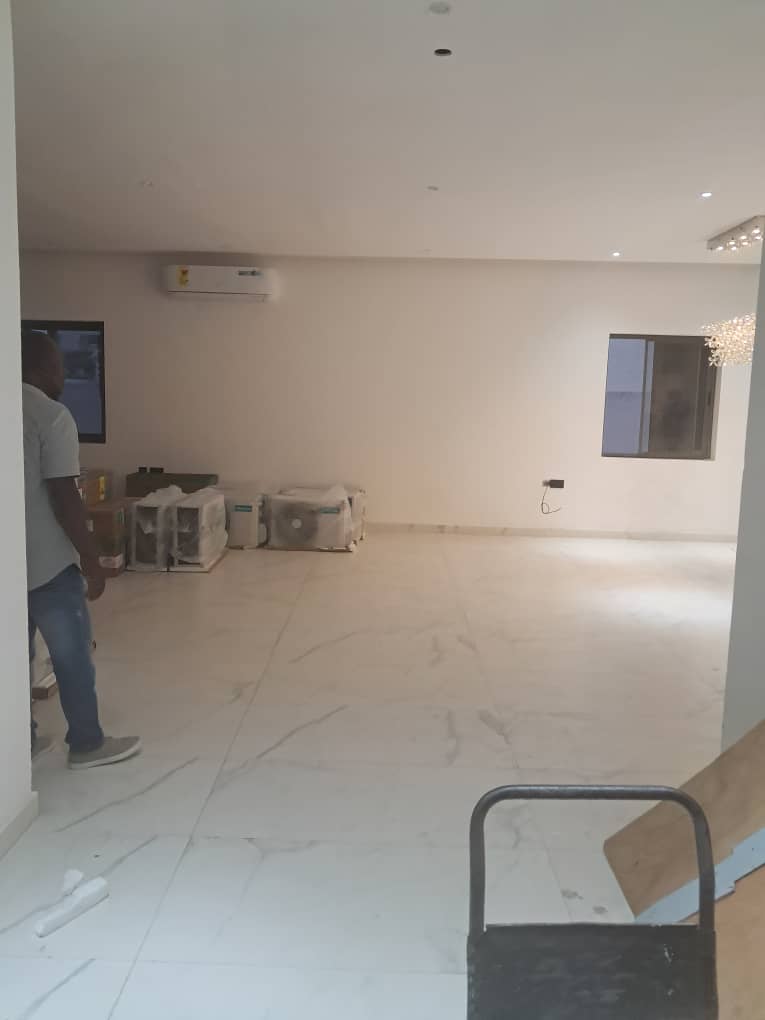 6 BEDROOM HOUSE FOR SALE-image