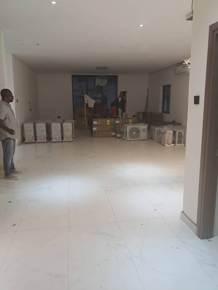 6 BEDROOM HOUSE FOR SALE-image