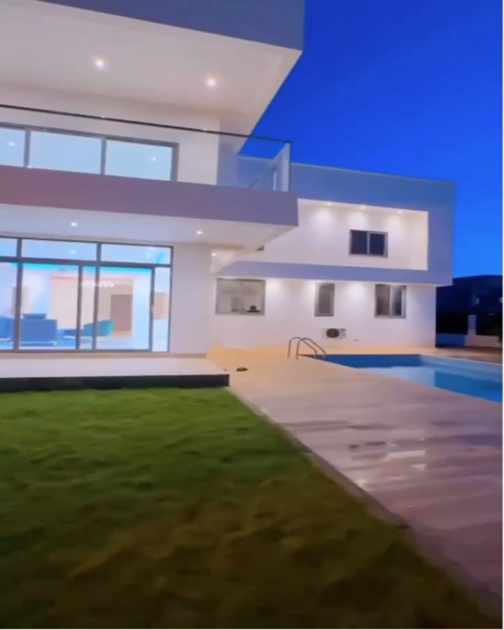 4 BEDROOM HOUSE FOR SALE-image