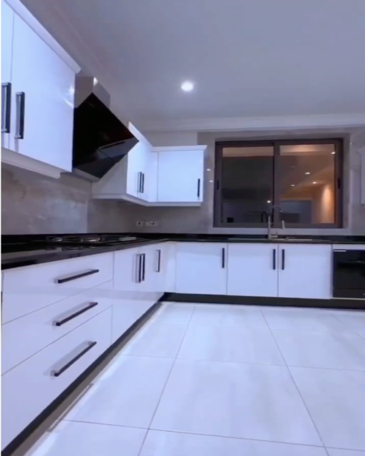 4 BEDROOM HOUSE FOR SALE-image