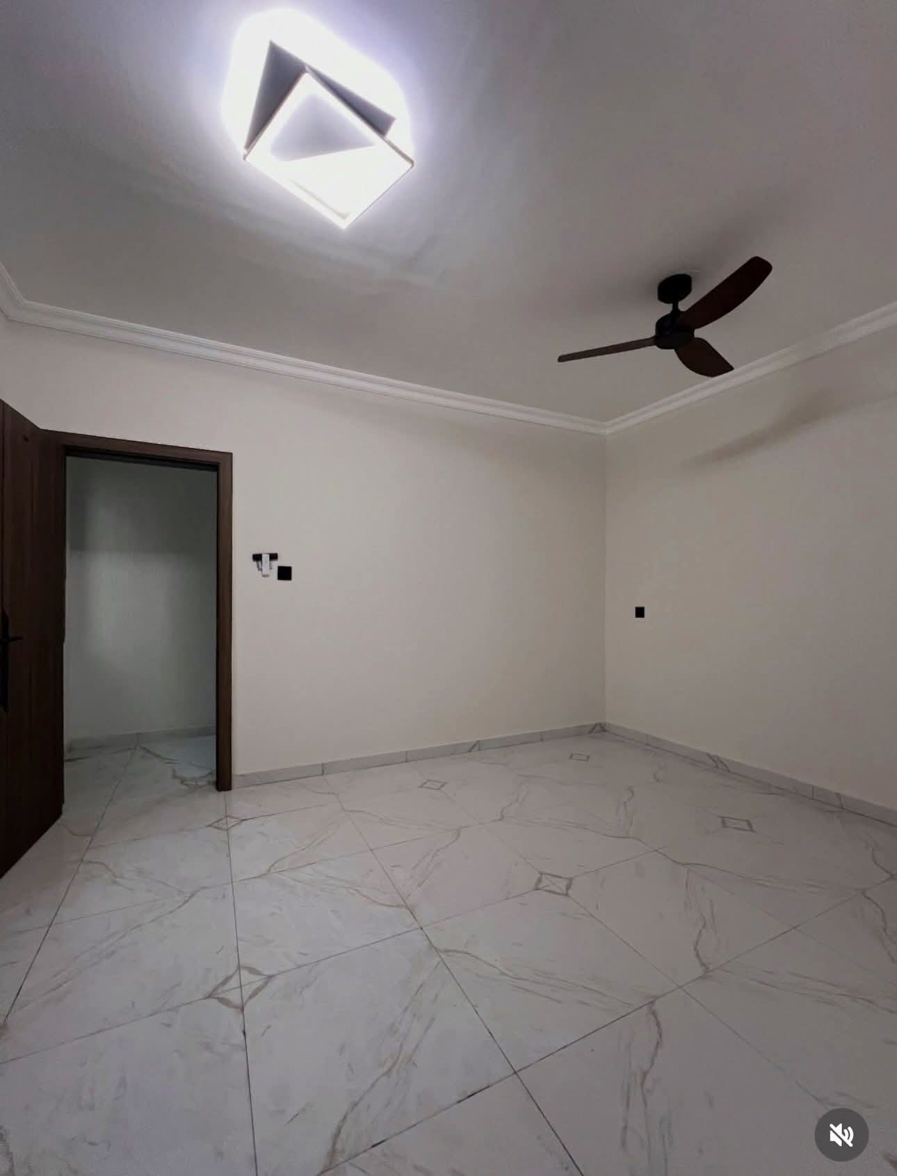 2 bedroom townhouse for rent-image