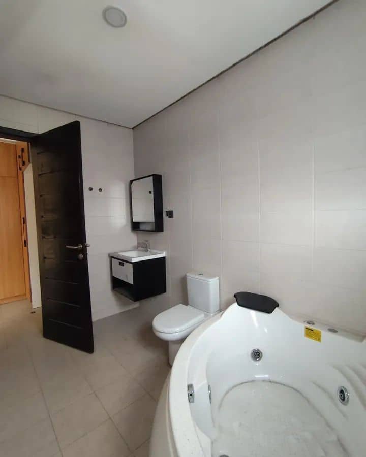 4 BEDROOM TOWNHOUSE FOR RENT-image