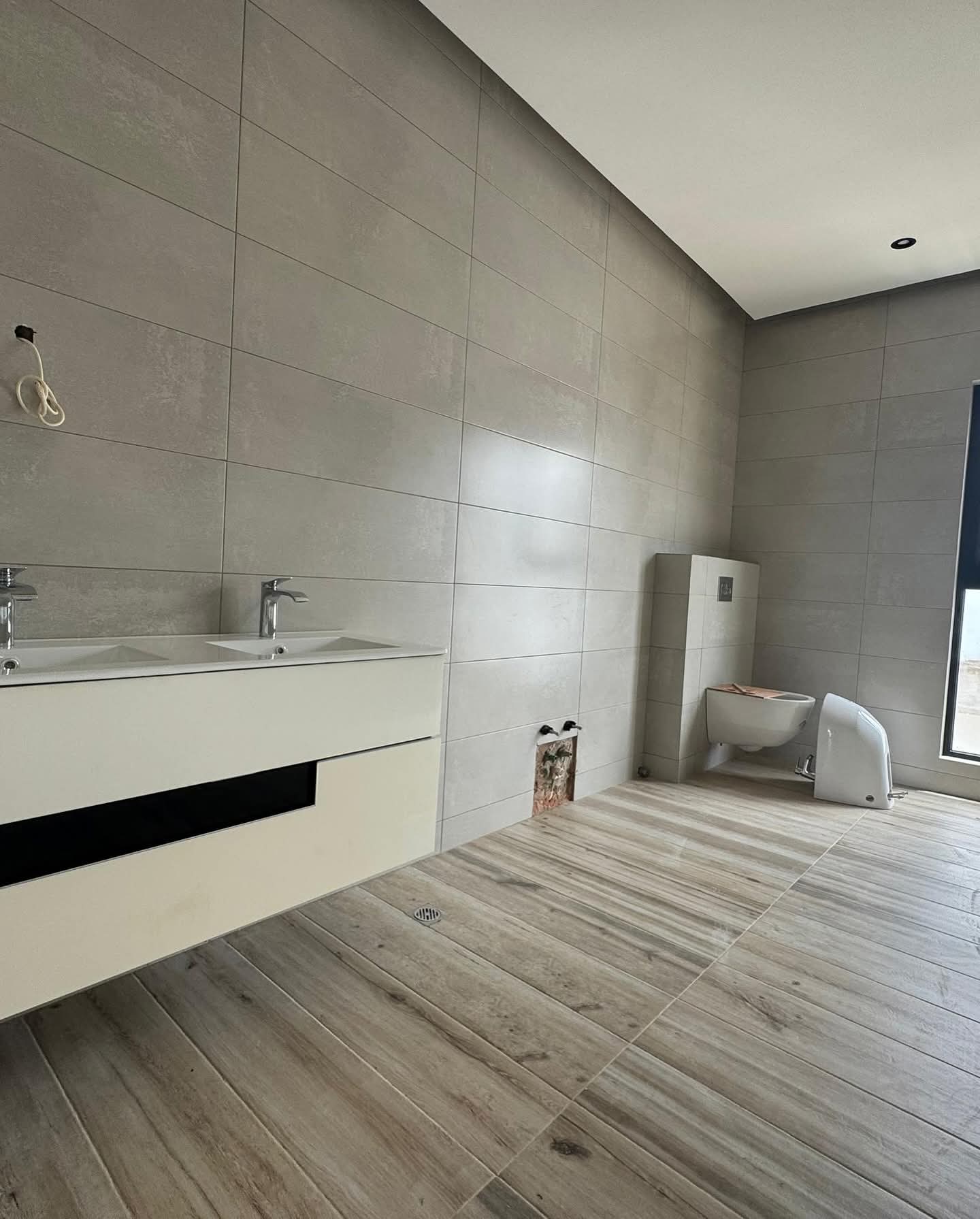 4 BEDROOM HOUSE FOR SALE-image