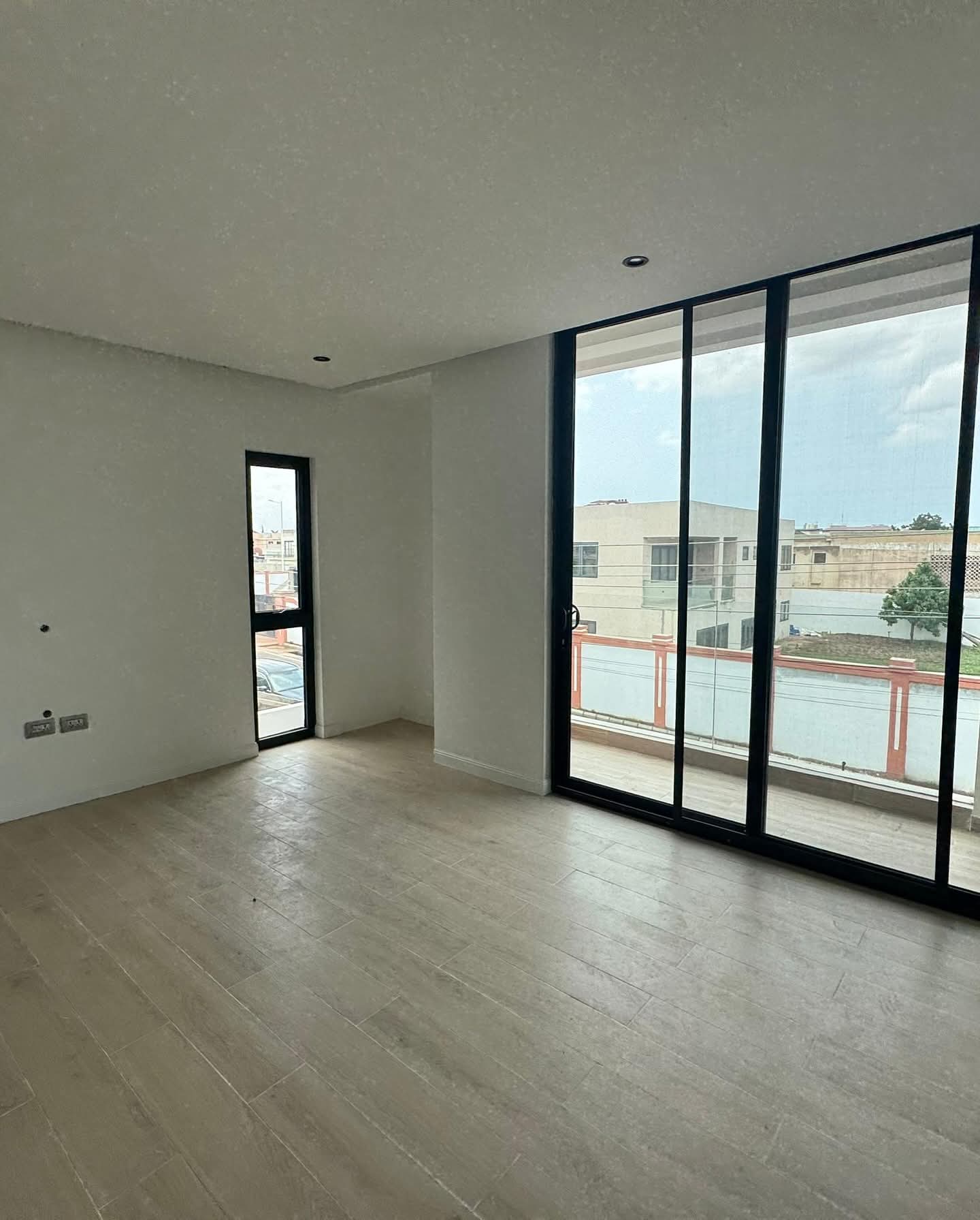 4 BEDROOM HOUSE FOR SALE-image