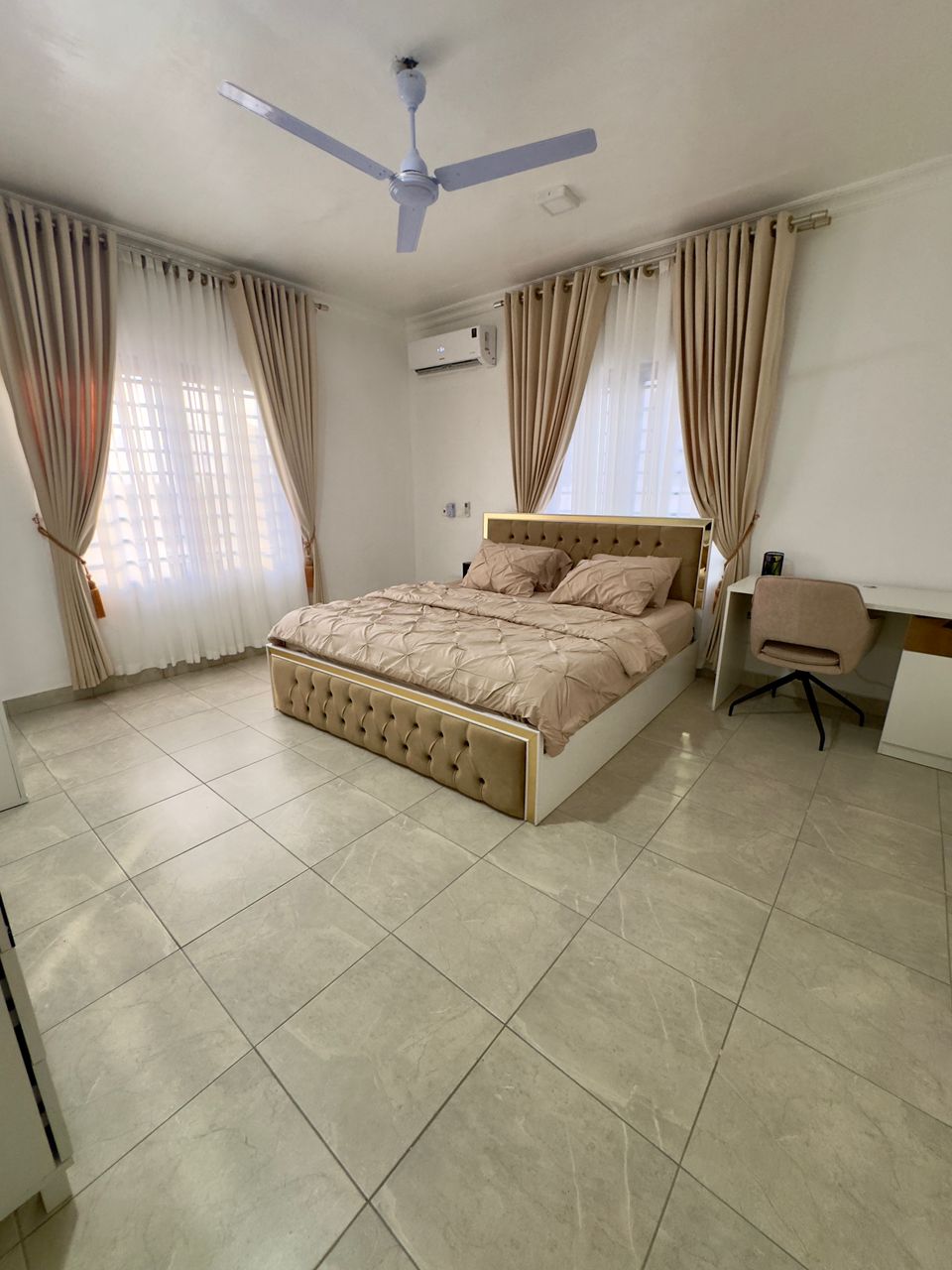 2 BEDROOM FURNISHED APARTMENT TO LET-image