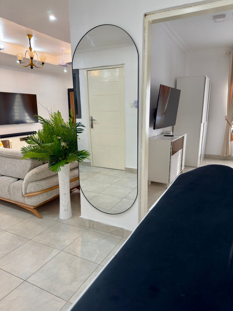 2 BEDROOM FURNISHED APARTMENT TO LET-image