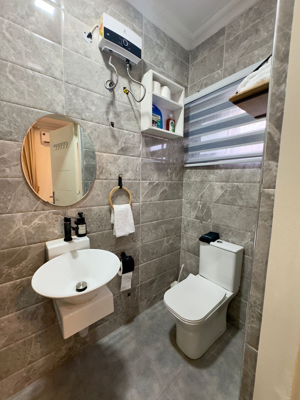 2 BEDROOM FURNISHED APARTMENT TO LET-image