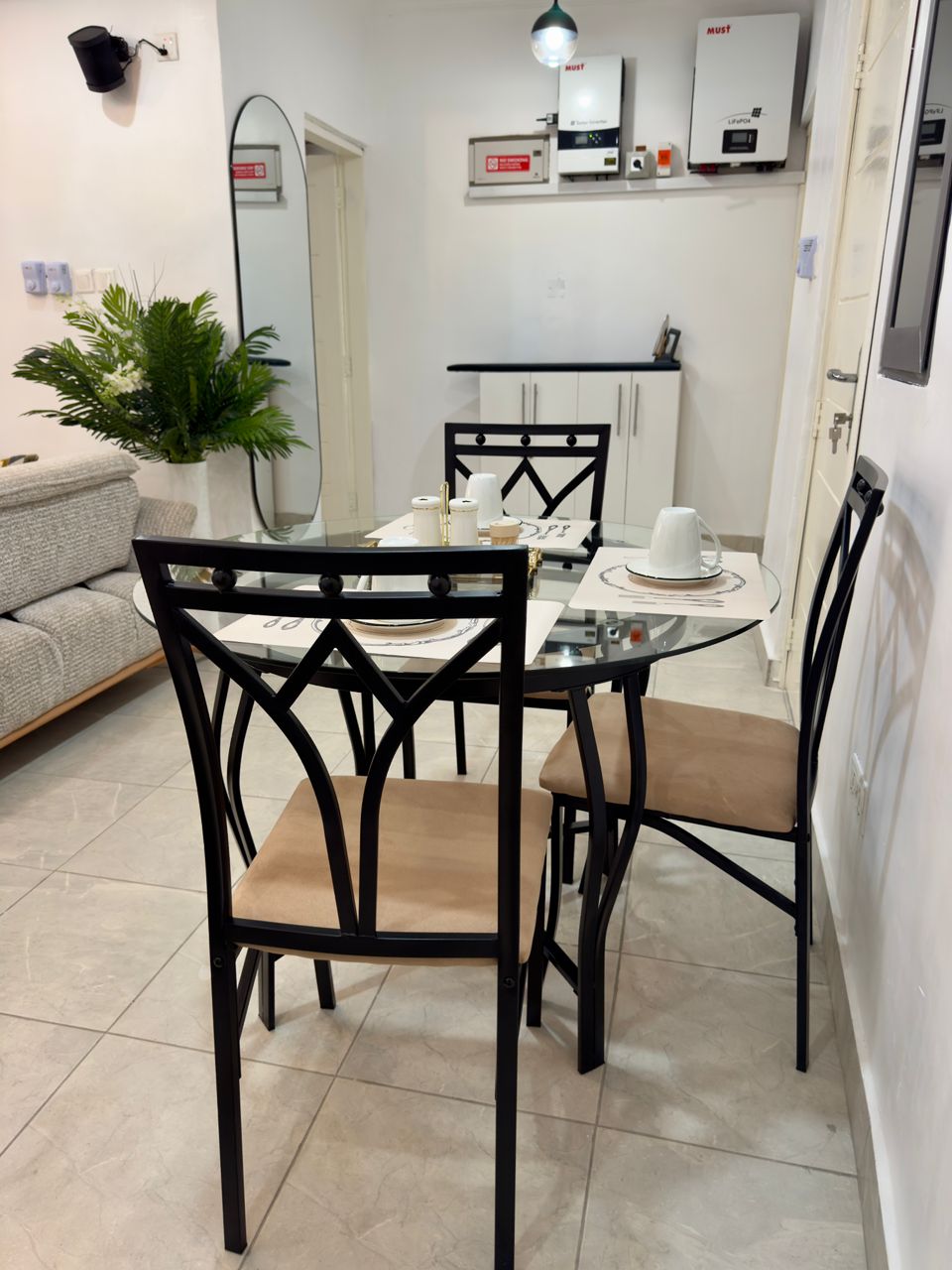 2 BEDROOM FURNISHED APARTMENT TO LET-image