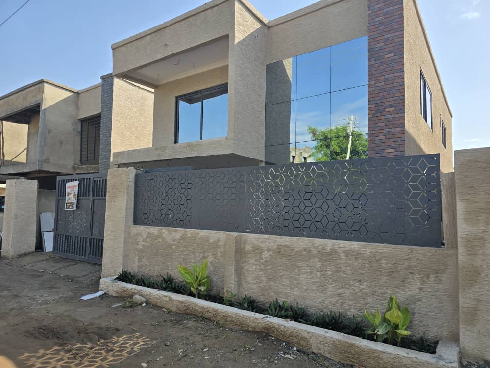 4 Bedroom Mini-Mansion For Sale