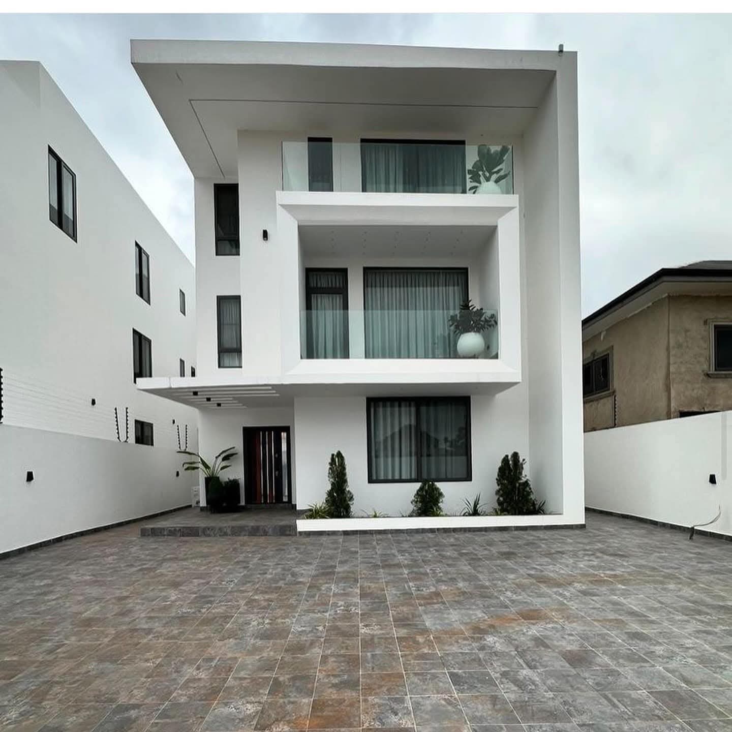 4 BEDROOM HOUSE FOR SALE