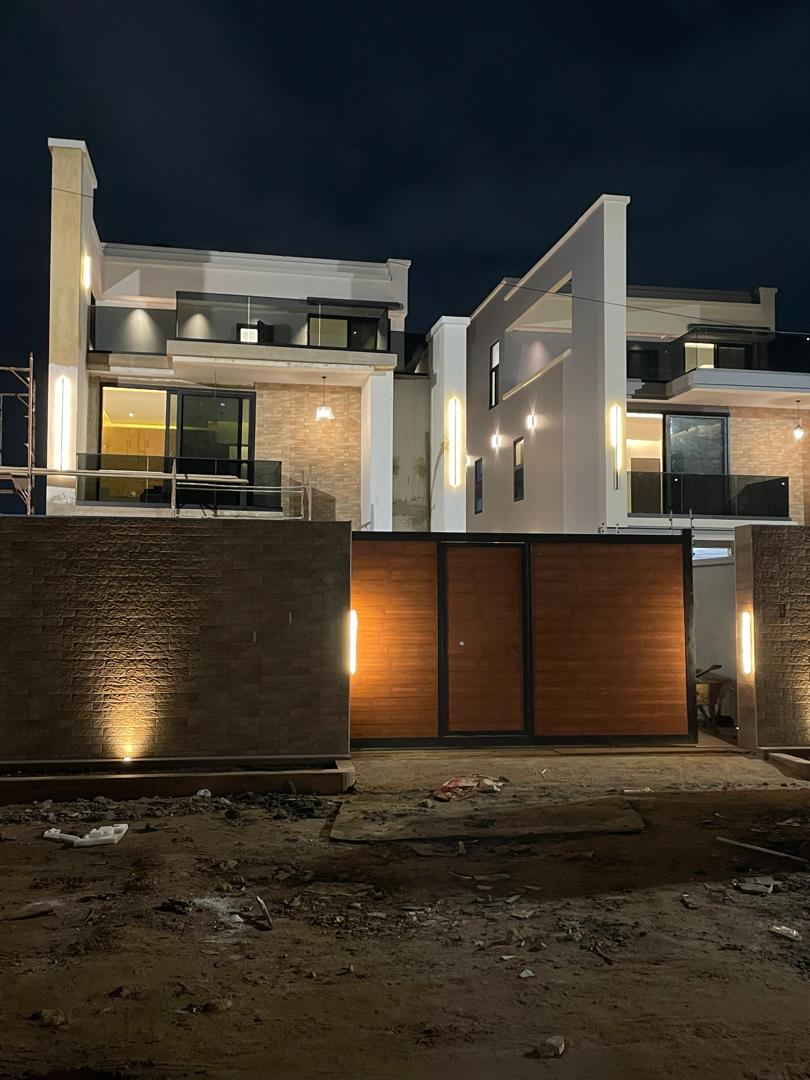 5 BEDROOM HOUSE FOR SALE