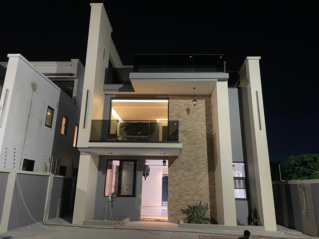 5 BEDROOM HOUSE FOR SALE-image