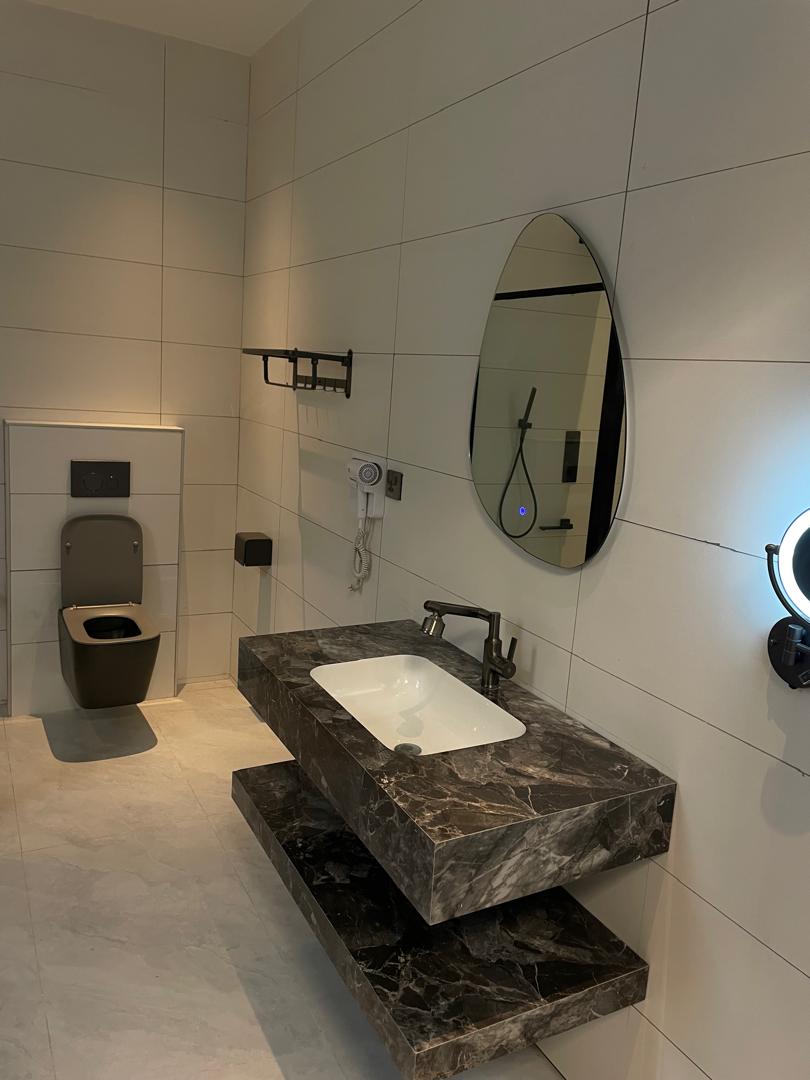 5 BEDROOM HOUSE FOR SALE-image