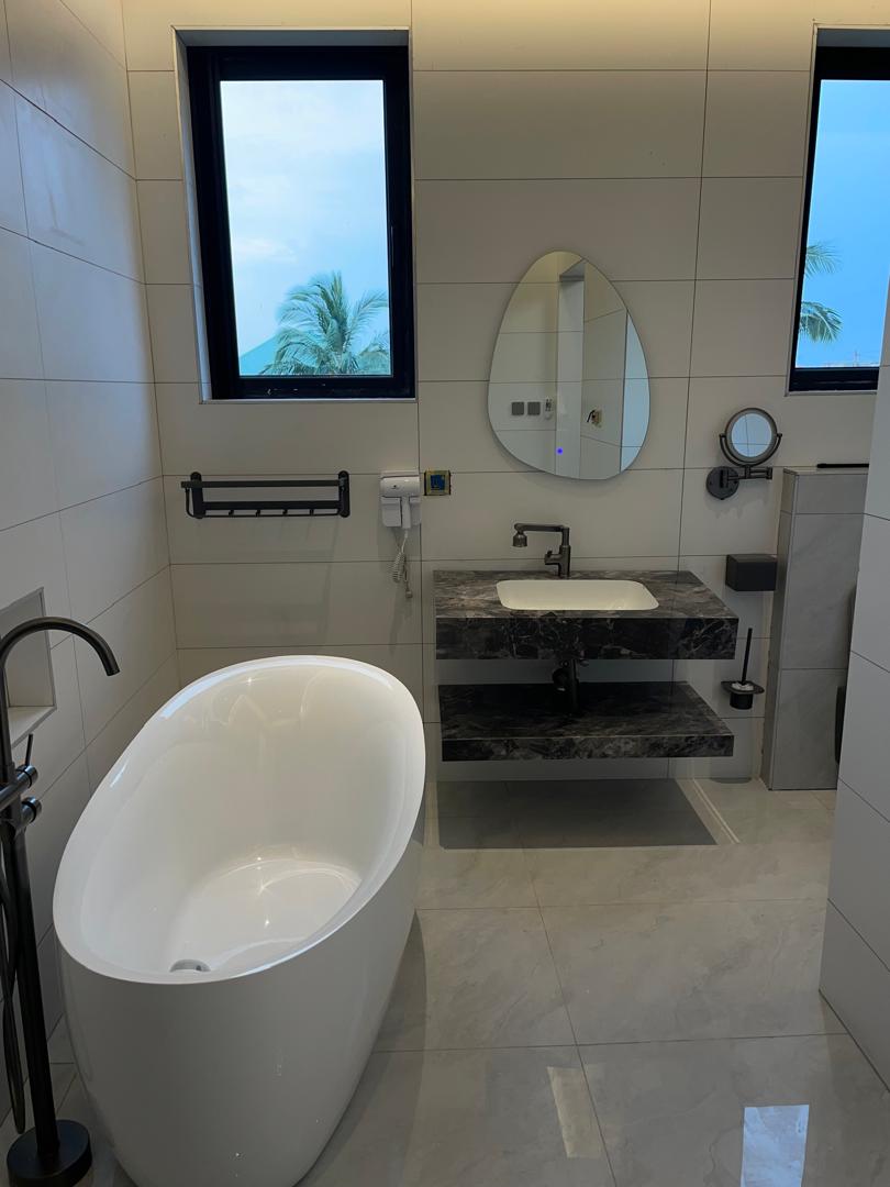 5 BEDROOM HOUSE FOR SALE-image