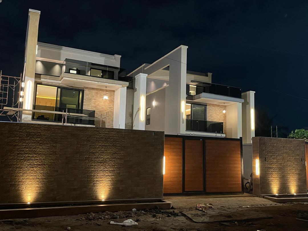 5 BEDROOM HOUSE FOR SALE-image