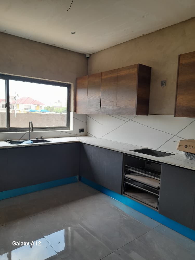 4 BEDROOM HOUSE FOR SALE-image