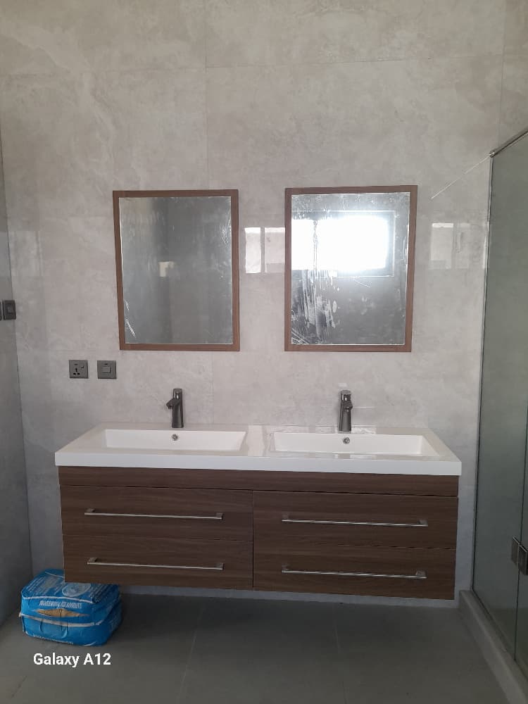 4 BEDROOM HOUSE FOR SALE-image