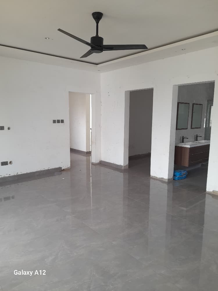 4 BEDROOM HOUSE FOR SALE-image