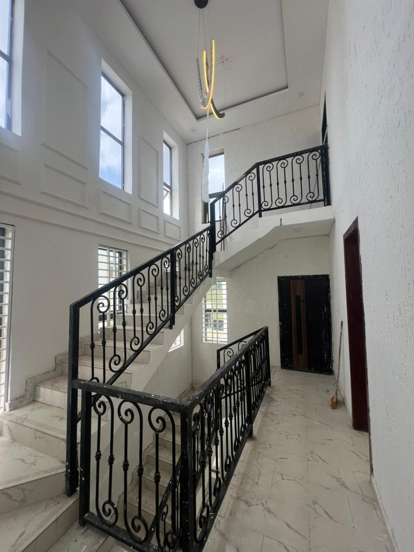 4 BEDROOM HOUSE FOR SALE-image