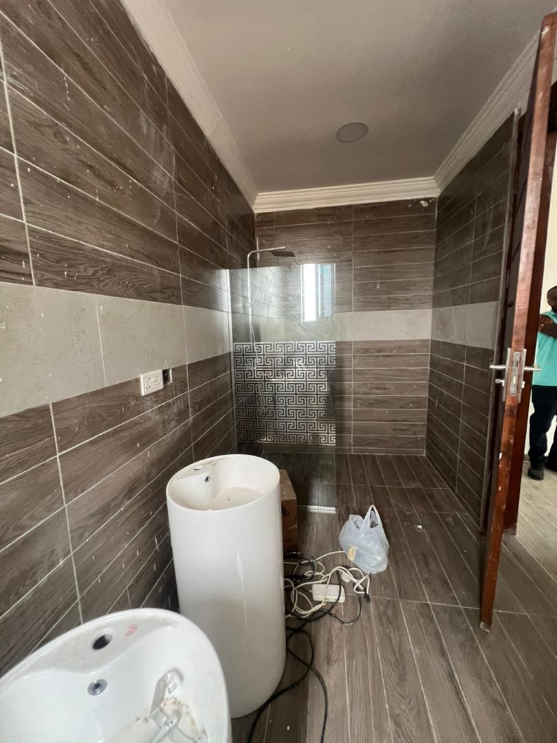 4 BEDROOM HOUSE FOR SALE-image