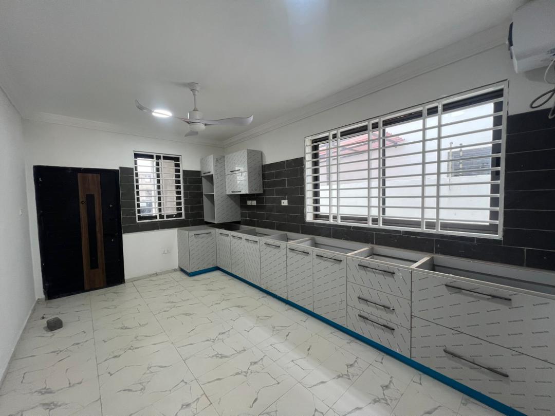 4 BEDROOM HOUSE FOR SALE-image