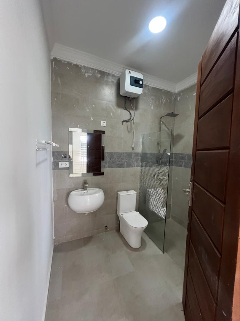 4 BEDROOM HOUSE FOR SALE-image