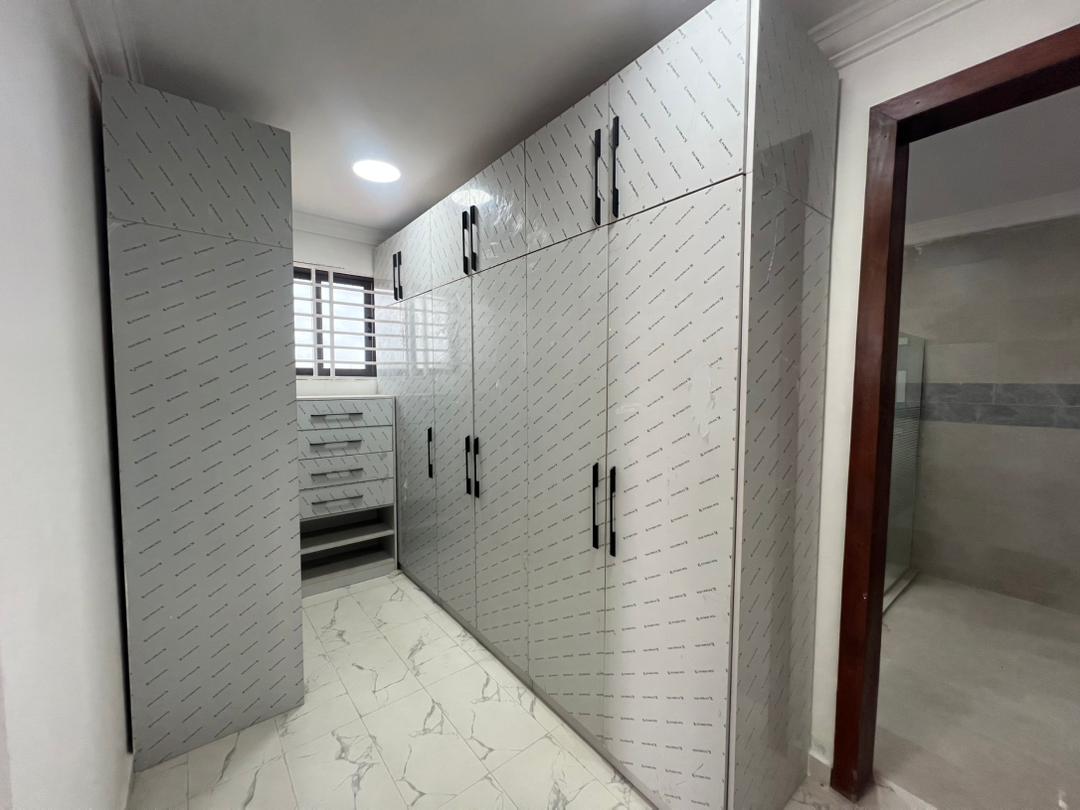 4 BEDROOM HOUSE FOR SALE-image