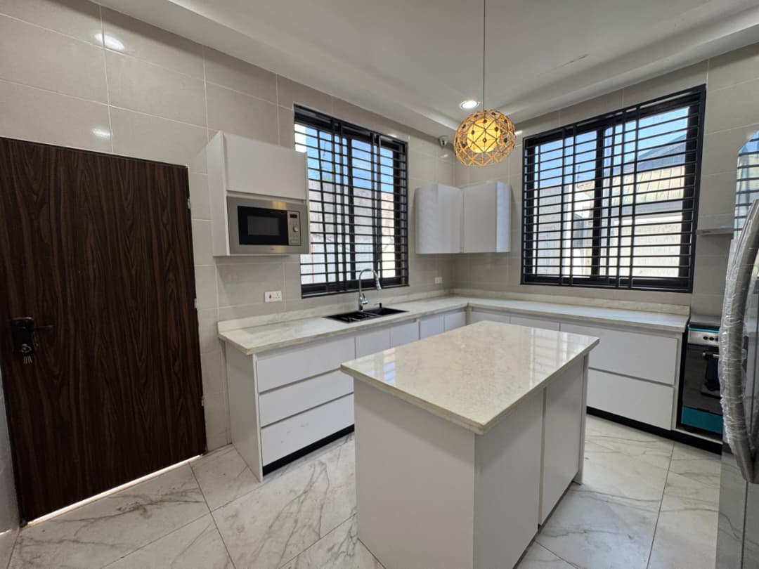 4 BEDROOM HOUSE FOR SALE-image