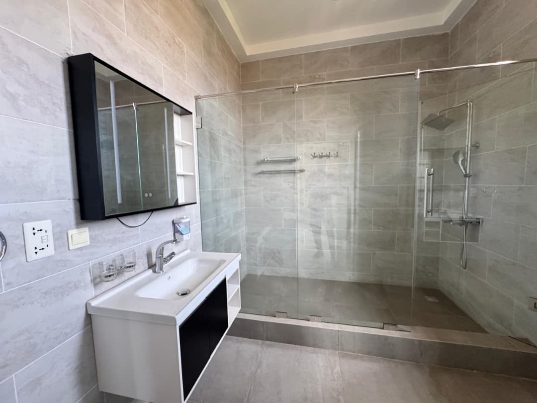 4 BEDROOM HOUSE FOR SALE-image