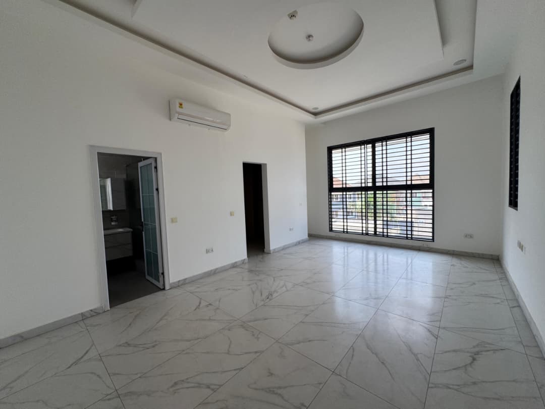 4 BEDROOM HOUSE FOR SALE-image