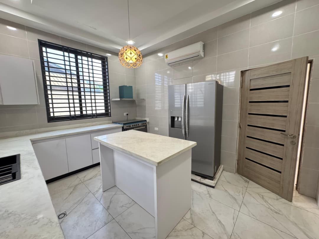 4 BEDROOM HOUSE FOR SALE-image